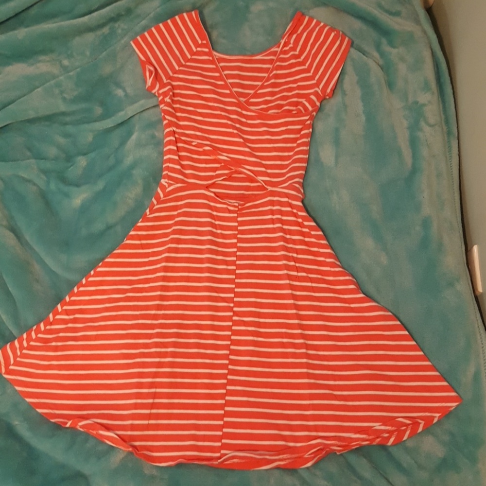 Dress - Picture 2 of 4